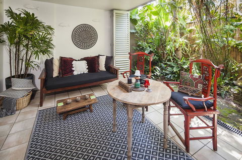 Julians Apartments - Australian Directory 20