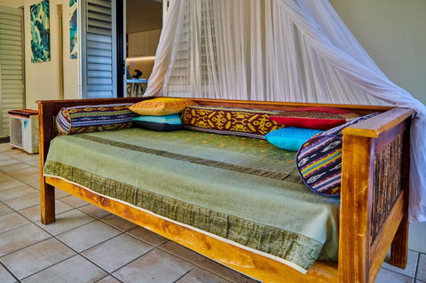 Julians Apartments - Australian Directory 8