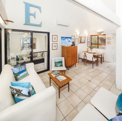 Julians Apartments - Australian Directory 15