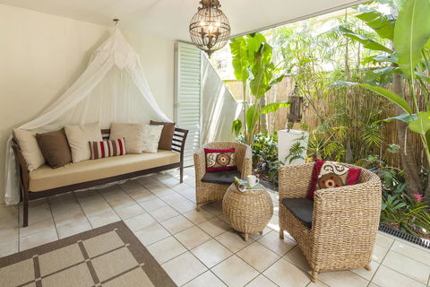 Julians Apartments - Australian Directory 36