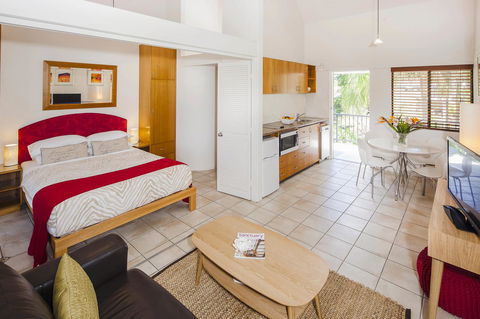 Julians Apartments - Australian Directory 21