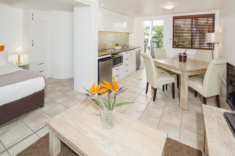 Julians Apartments - Australian Directory 18