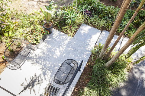 Julians Apartments - Australian Directory 27