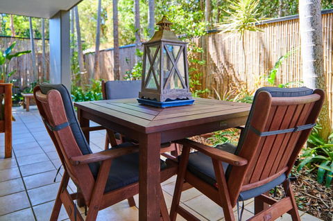 Julians Apartments - Australian Directory 1