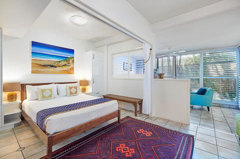 Julians Apartments - Australian Directory 6