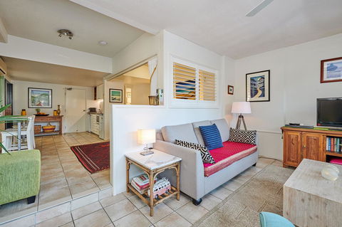Julians Apartments - Australian Directory 3
