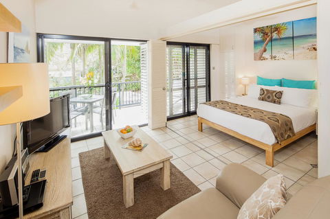 Julians Apartments - Australian Directory 12