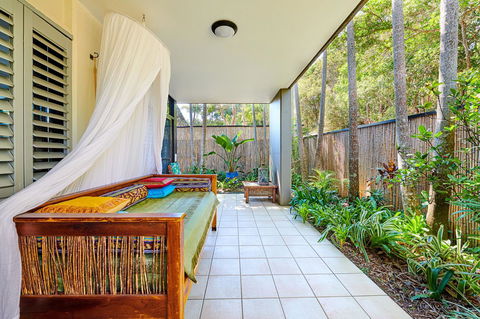 Julians Apartments - Australian Directory 2