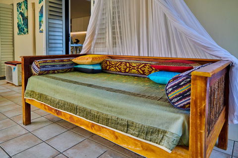Julians Apartments - Australian Directory 41