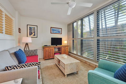 Julians Apartments - Australian Directory 4