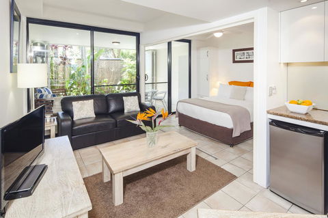 Julians Apartments - Australian Directory 35