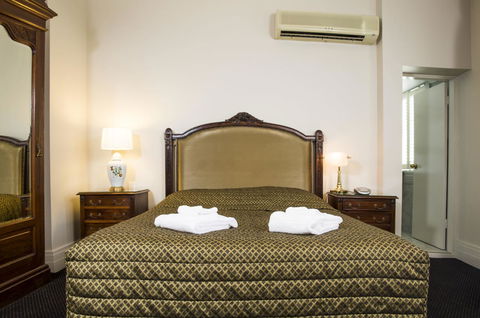 Royal Exhibition Hotel - Australian Directory 30