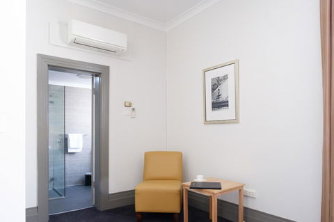 Royal Exhibition Hotel - Australian Directory 21