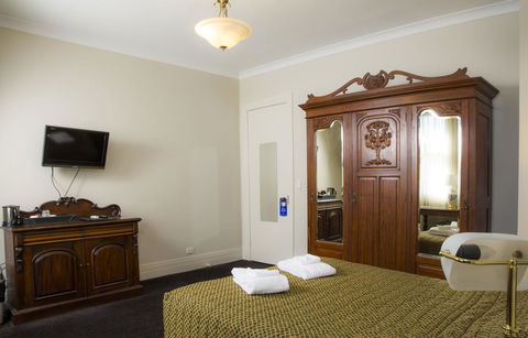 Royal Exhibition Hotel - Australian Directory 32