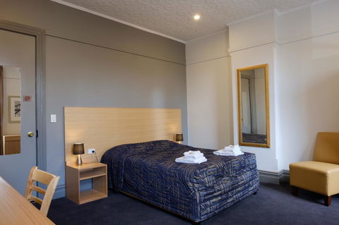 Royal Exhibition Hotel - Australian Directory 13