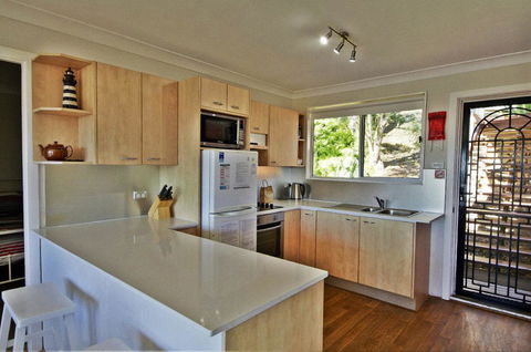 Coastwatch, 26 Comara Terrace - Australian Directory 2