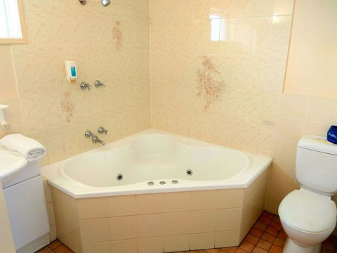 Australia Park Motel - Australian Directory 19