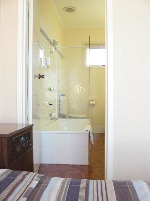 Australia Park Motel - Australian Directory 43