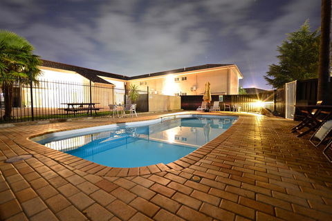 Winning Post Motor Inn - Australian Directory 0