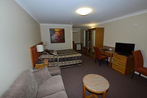 Winning Post Motor Inn - Australian Directory 21
