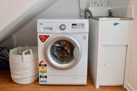 Hastings By The Sea - Australian Directory 7