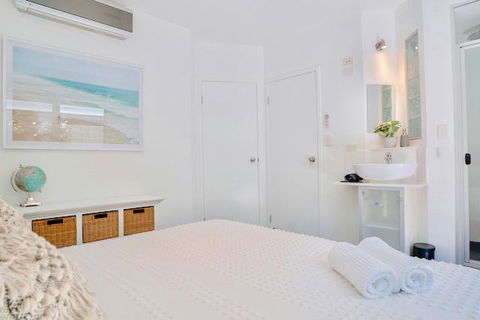 Hastings By The Sea - Australian Directory 3