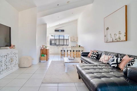 Hastings By The Sea - Australian Directory 6