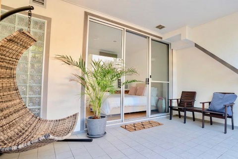 Hastings By The Sea - Australian Directory 15