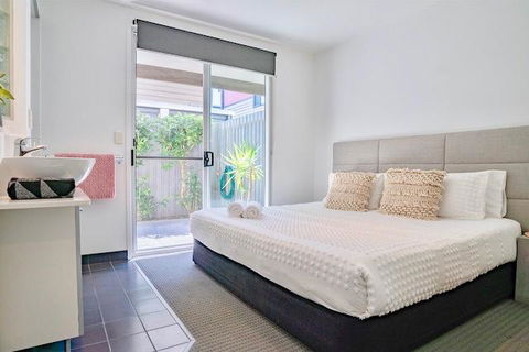 Hastings By The Sea - Australian Directory 2