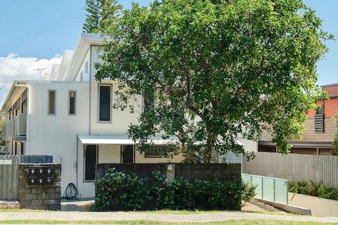 Hastings By The Sea - Australian Directory 14