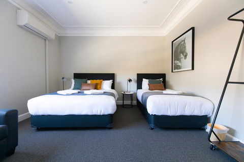 Horse And Jockey Hotel Homebush - Australian Directory 16