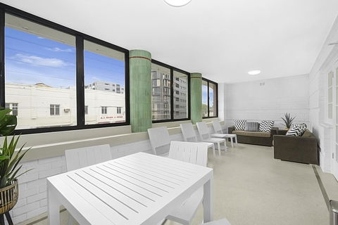 Horse And Jockey Hotel Homebush - Australian Directory 21