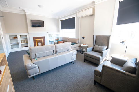 Horse And Jockey Hotel Homebush - Australian Directory 14