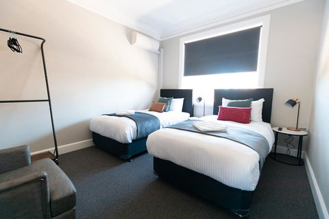 Horse And Jockey Hotel Homebush - Australian Directory 7