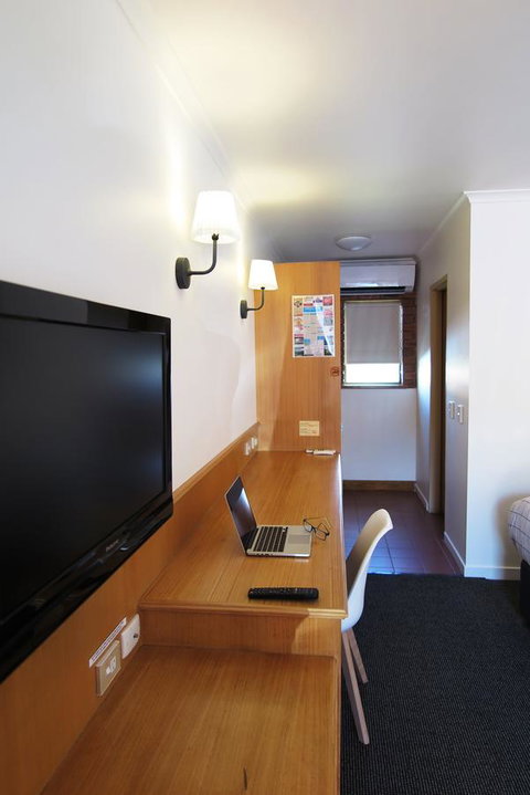 Summerhill Motor Inn - Australian Directory 11