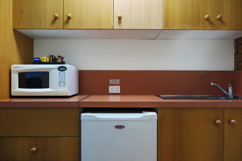 Summerhill Motor Inn - Australian Directory 17