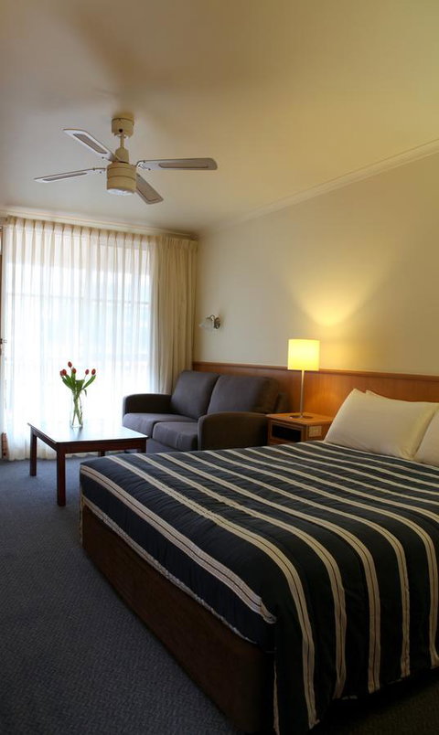 Summerhill Motor Inn - Australian Directory 13