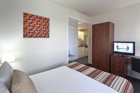 Macleay Hotel - Australian Directory 10