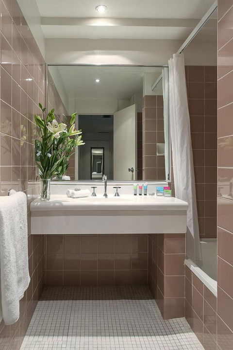 Macleay Hotel - Australian Directory 15
