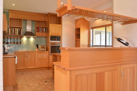JE Guesthouse, Central To All The Hunter Valley Has To Offer - Australian Directory 11