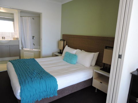 BASE Holidays - Ettalong Beach Premium Apartments - Australian Directory 4