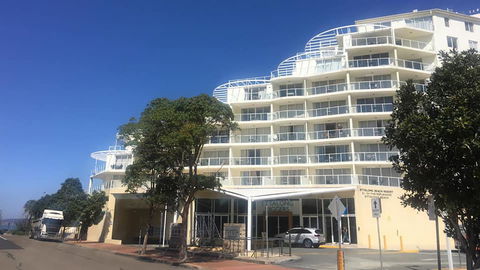 BASE Holidays - Ettalong Beach Premium Apartments - Australian Directory 0