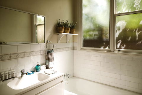 Morpeth Cottage - Australian Directory 29