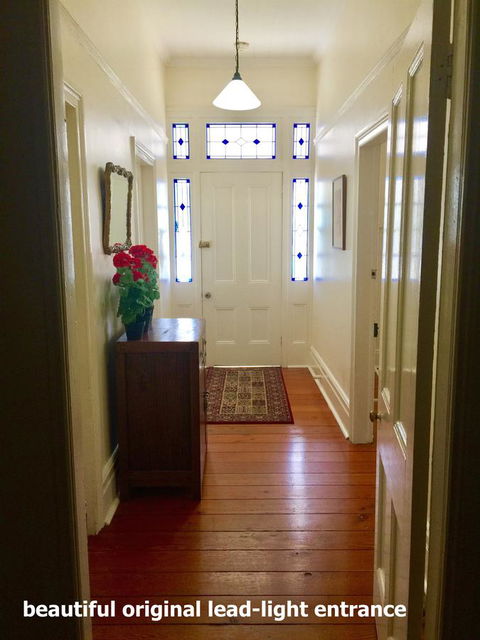 Morpeth Cottage - Australian Directory 37