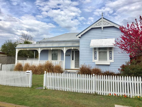 Morpeth Cottage - Australian Directory 40