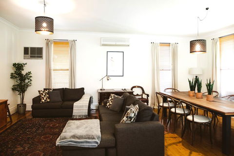 Morpeth Cottage - Australian Directory 26