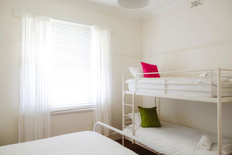 Morpeth Cottage - Australian Directory 13