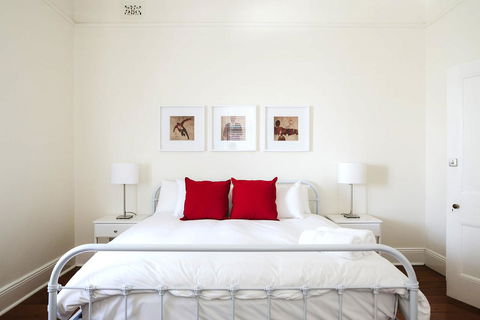 Morpeth Cottage - Australian Directory 8