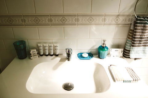 Morpeth Cottage - Australian Directory 30