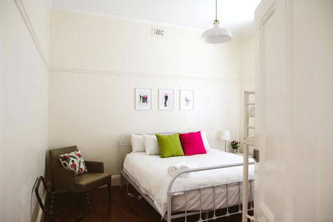 Morpeth Cottage - Australian Directory 12
